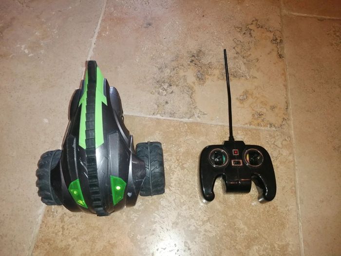 Voiture télécommandée - photo numéro 1