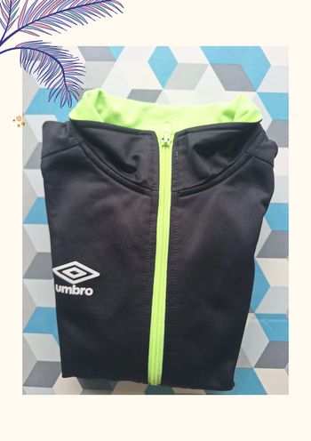 Veste survêtement  enfant umbro noir taille 10/11ANS