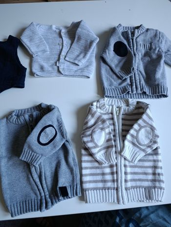 Lots de 7  petits pulls/gilets