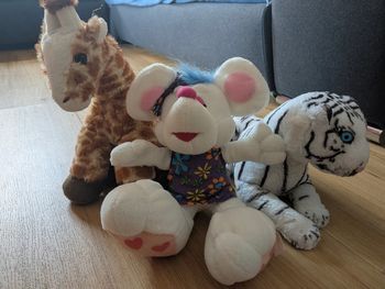 Lot peluche girafe, souris, tigre