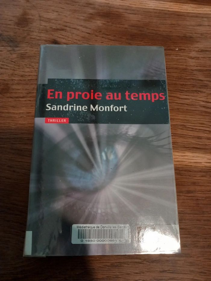Livre en proie au temps