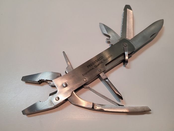 Pince et outils multifonction - photo numéro 2