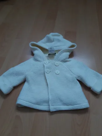 Jolie veste en maille avec capuche 1 mois