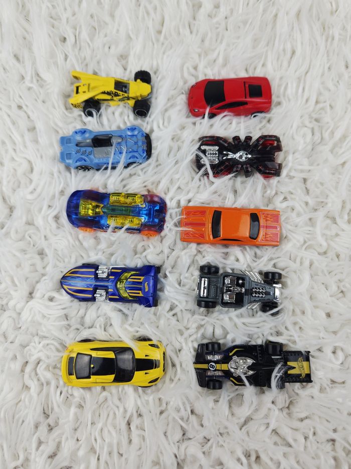 Lot de 24 petites voitures marque Hot Wheels 🎅 - photo numéro 2