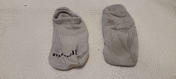Socquettes blanches grises bien portées