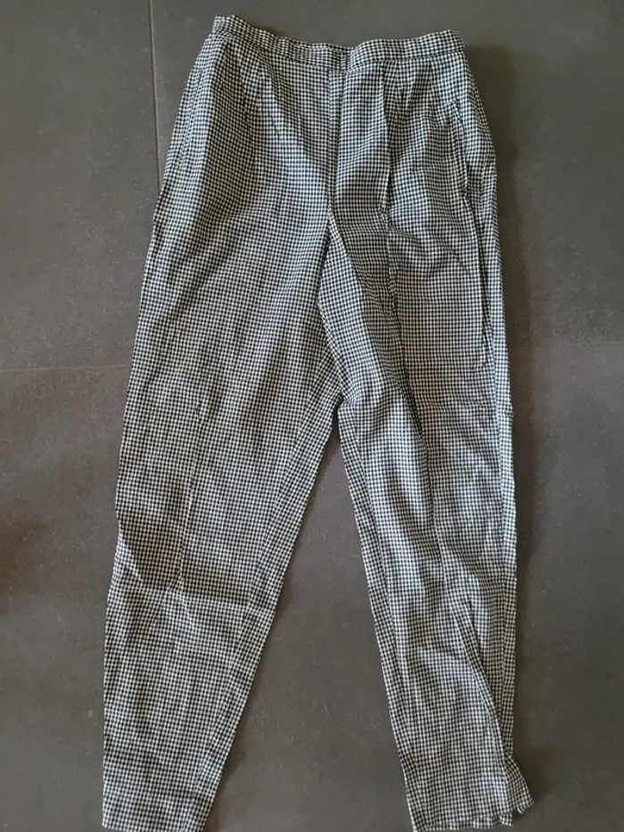 Pantalon à pince à carreaux vichy noir et blanc
Vintage tex 80's - photo numéro 2