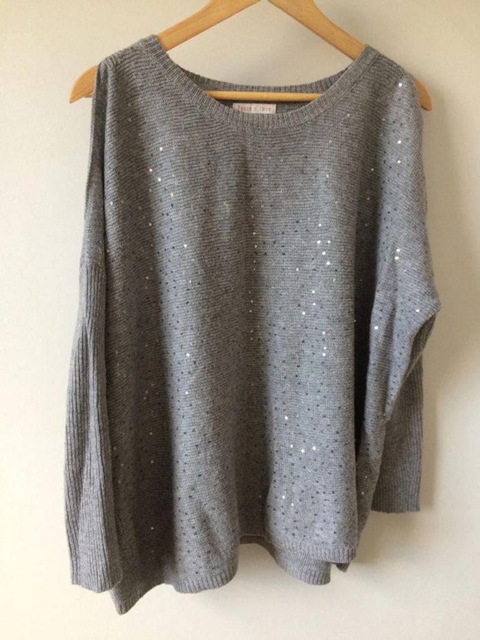 • Pull gris pailletté épaules dénudées • - photo numéro 17