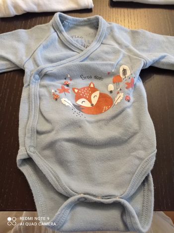 Lot de 3 Bodies 1 mois garçon très bon état