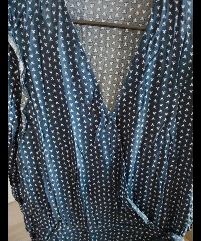 Robe Promod neuve jamais portée. Taille 42. Marine avec motifs. Effet cache cœur - photo numéro 2