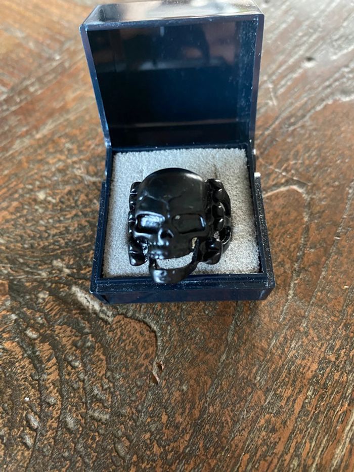 Magnifique bague noire  , gothique , taille 64 - photo numéro 4
