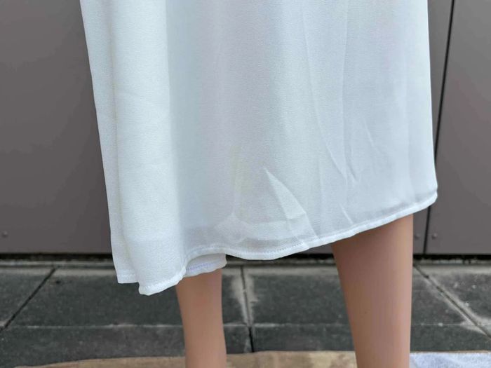 Robe blanche asymétrique élégante – Taille S – très bon état - photo numéro 6