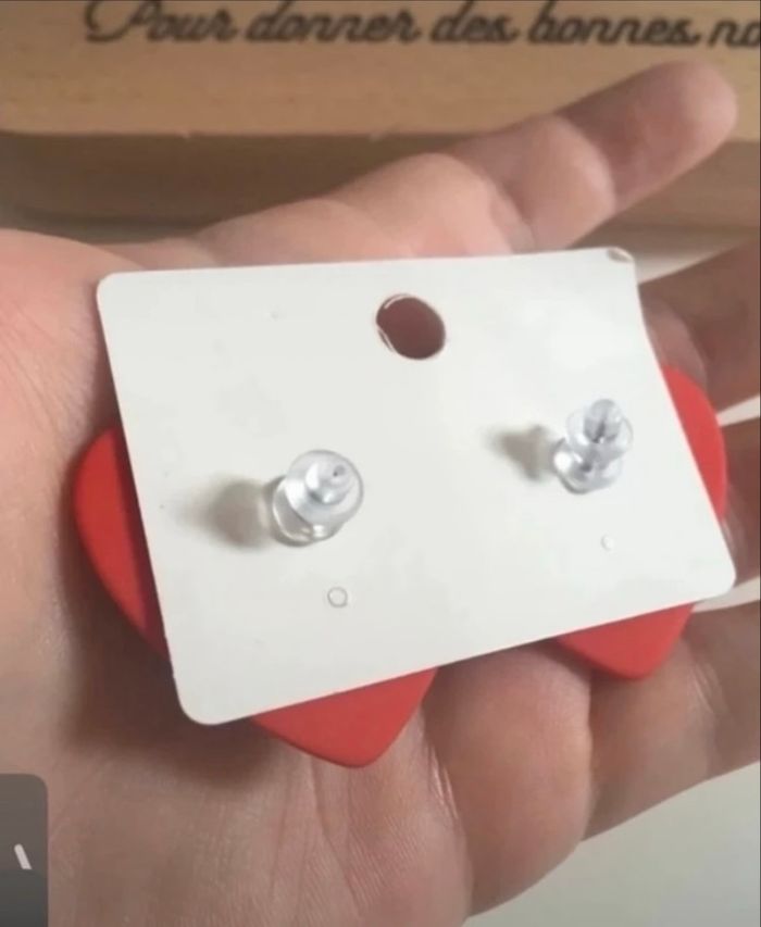 Boucles d’oreilles NEUVES femme forme de cœur ❤️ couleur rouge - photo numéro 2
