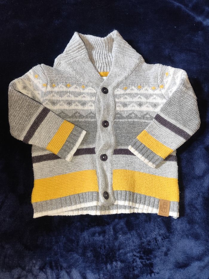 Pull / gilet Okaïdi 9 mois