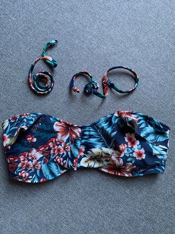 HAUT DE MAILLOT PIMKIE.   