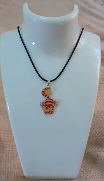 Collier cordelette cheschire chat alice au pays des merveilles