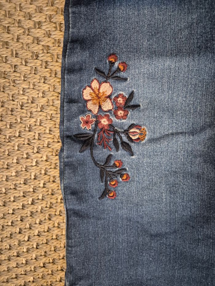Jean treggings avec broderie fille - 8 ans - photo numéro 3