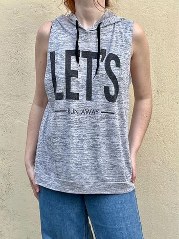 Débardeur avec capuche - Let’s run away - nuances de gris.