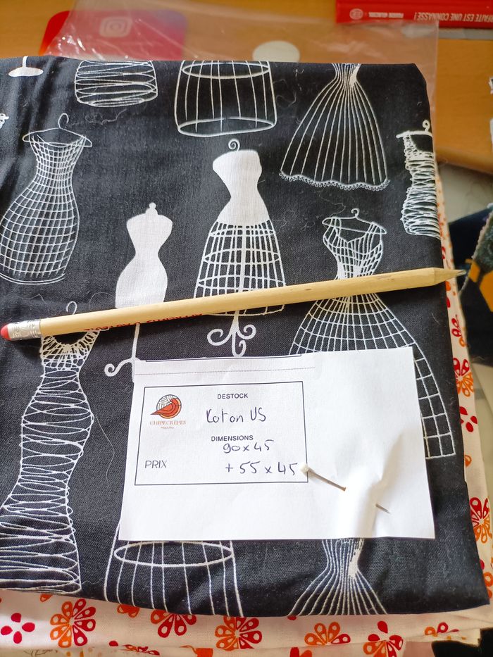 Lot coton import US – motif mannequins couture – 90x45 + 55x45