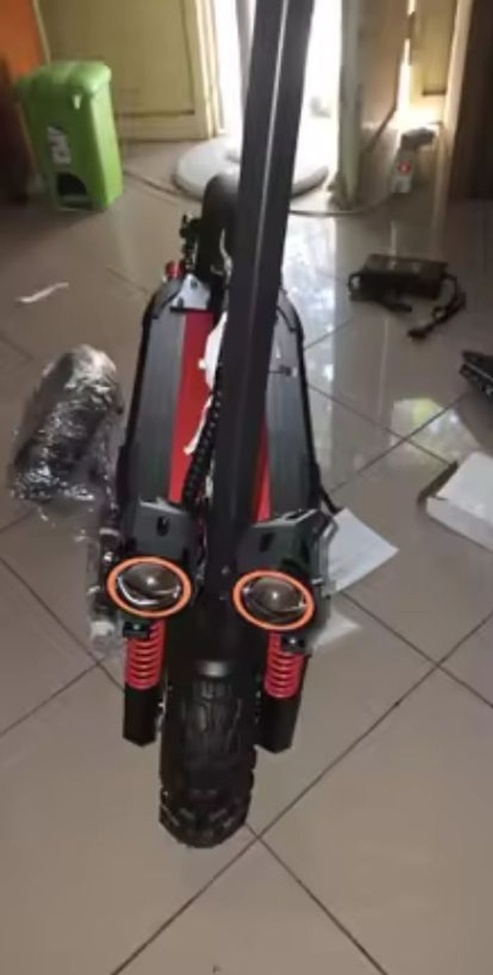 Trottinette électrique  puissant  1000 Watt 45 km/h 90 km d'autonomie neuve avec étiquette première main jamais été utilisée  siège démontable - photo numéro 3