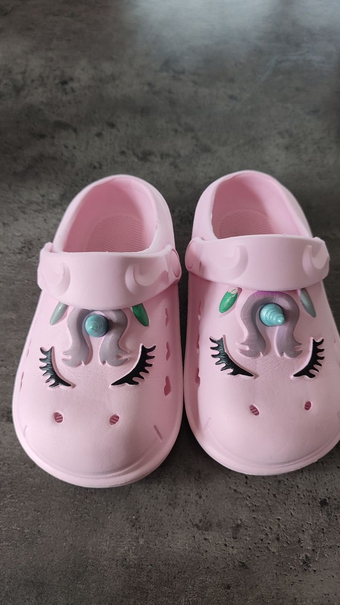 Chaussons type crocs pointure 27
