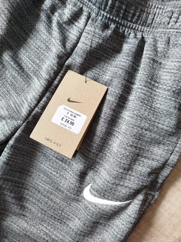 Legging Nike DRI fit 10 ans - photo numéro 2