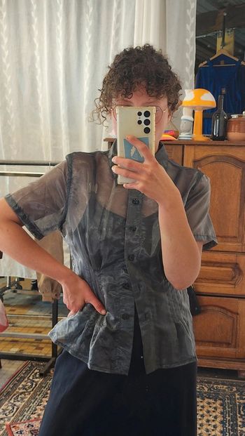 Joli petit chemisier gris métallique en mousseline vintage y2k