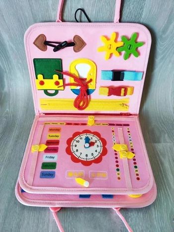 Livre éducatif en feutrine apprentissage des gestes du quotidien