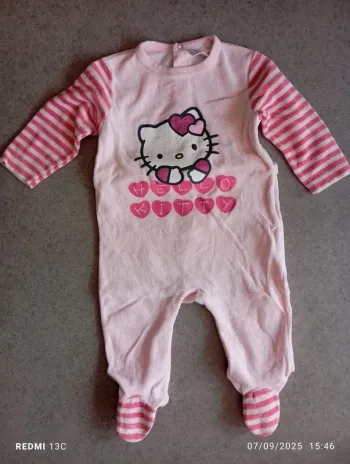 Pyjama velours 6mois hello Kitty