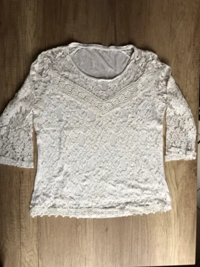 Tee shirt dentelle