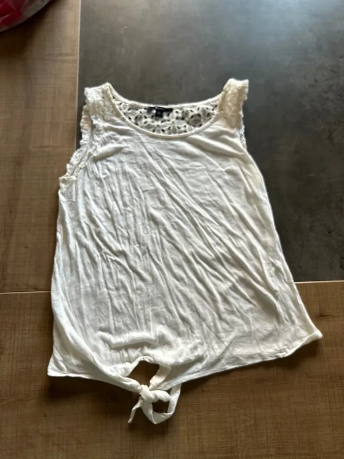 Débardeur noir bec broderie dans le dos femme, taille M