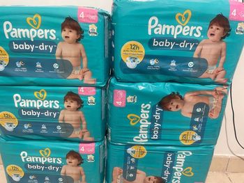 Six sachet couche Pampers taille 4