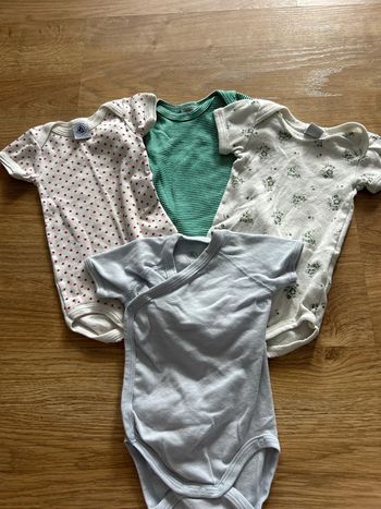 Lot de 4 bodys petit bateau taille 67 cm