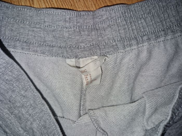SHORT MOLLETON H&M TAILLE S TBE - photo numéro 2