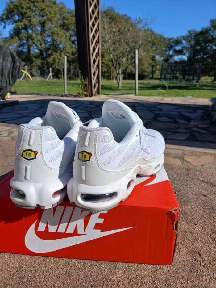 Tn nike blanche taille 46 a prix cassé