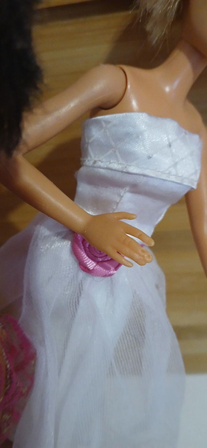 Lot 2 barbies - photo numéro 8