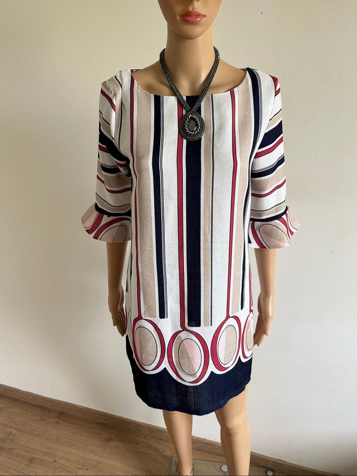 Robe imprimée à manches courtes Rinascimento taille M jamais portée