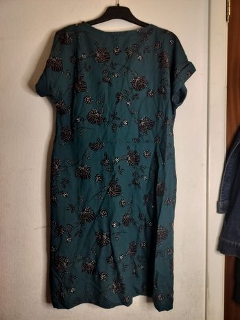 Robe vert avec des motifs florales