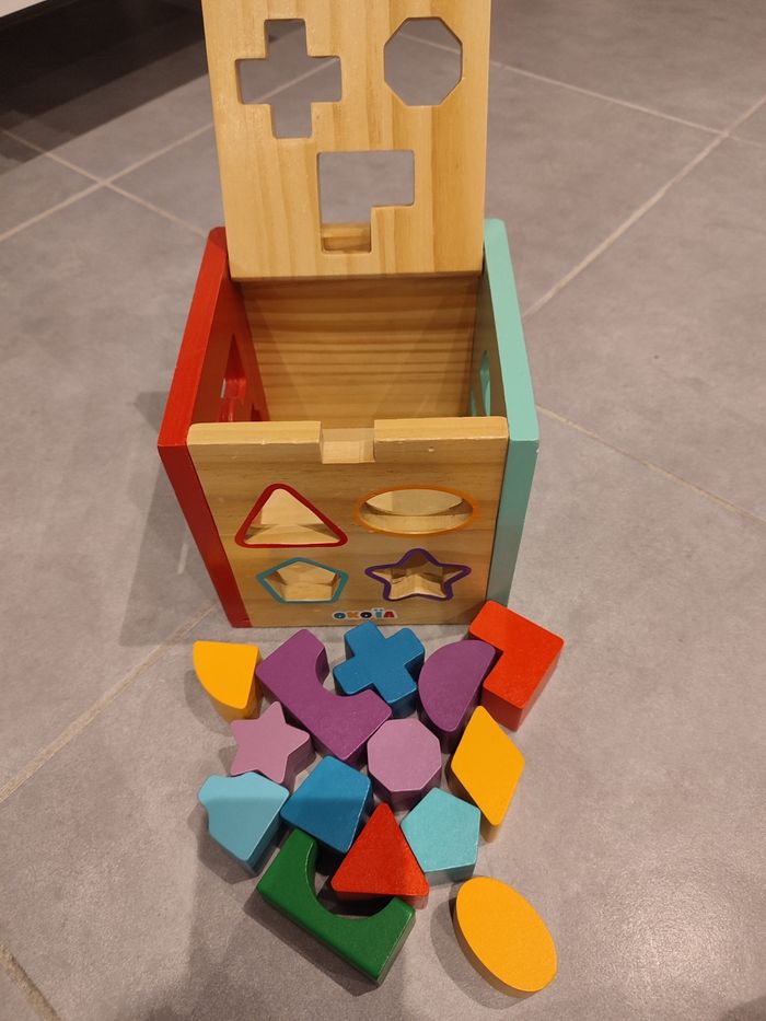 Jeu d'encastrement en bois