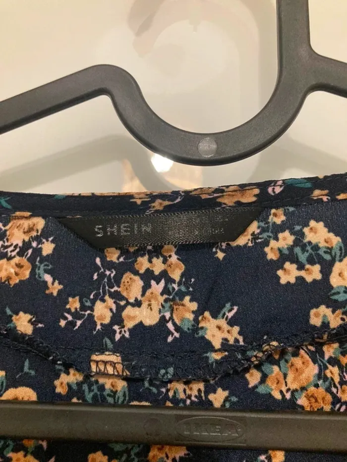 Blouse fleurie à volants bleu et marron - photo numéro 4