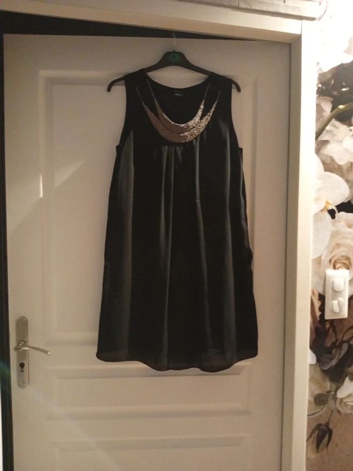 Robe noire - photo numéro 2