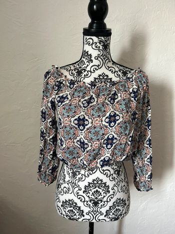 Très beau top court manches 3/4 🥰 taille L H&M