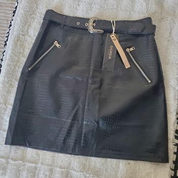Jupe noire effet python neuve – Tendance rock chic