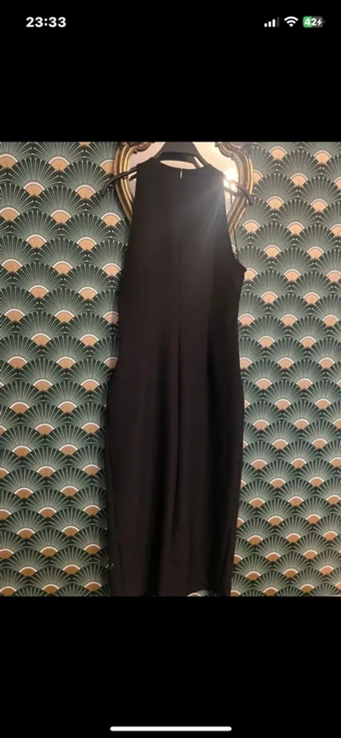 Robe noire Zara bouton doré, collection été 2025 - photo numéro 6