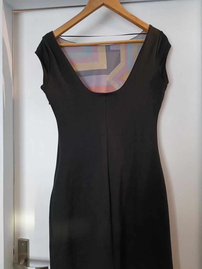 Robe manches courtes , décolletée dis - photo numéro 2