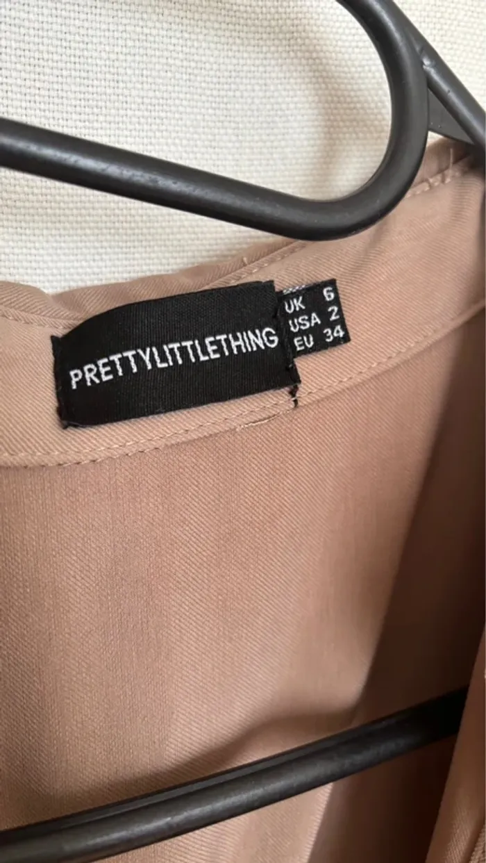 Combinaison style chemise oversize prettylittlething taupe - photo numéro 4