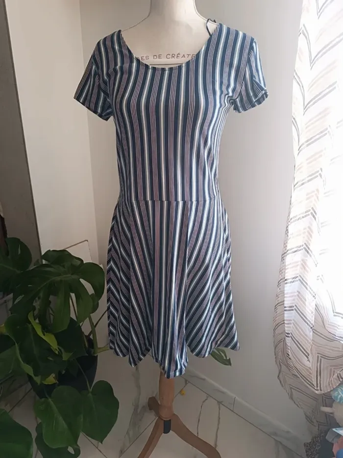 🎀 magnifique robe bleu à rayures dos ouvert taille xl c&a 🎀