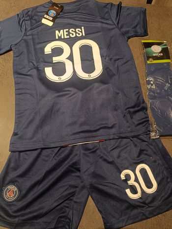 Tenue foot Léo Messi PSG Paris Saint-Germain bleu. T.28