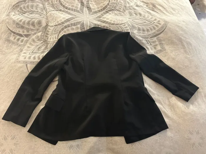 Jolie veste noire - photo numéro 3