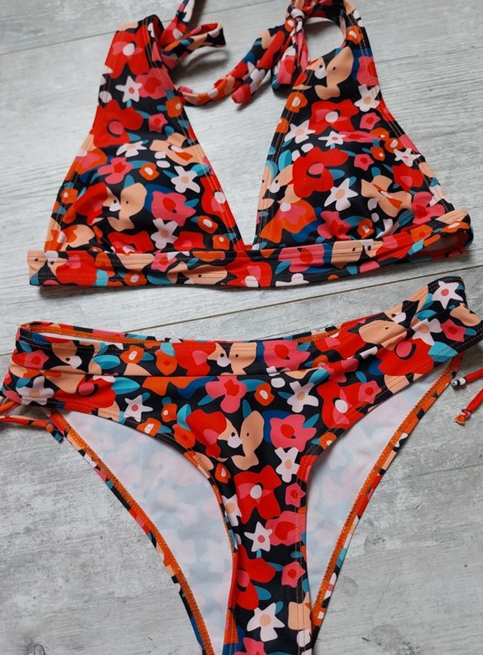 Maillot de bain 2 pièces fleuris