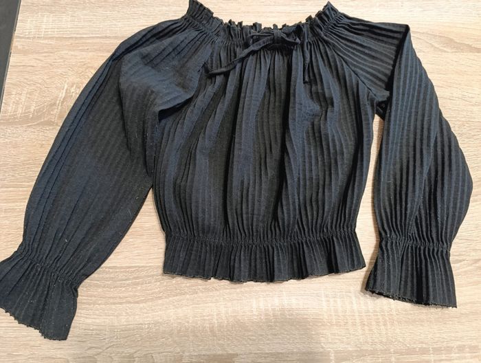 Magnifique haut manche longue noir 6ans